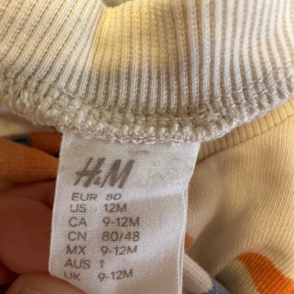 🌟3/$20🌟 2 H&M Toddler Boys Cotton Sweatshirts - Picture 7 of 7